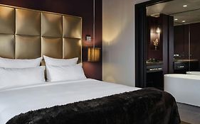 Roomers Frankfurt Central, Autograph Collection